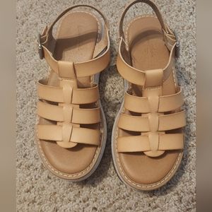 Universal Thread Sandals